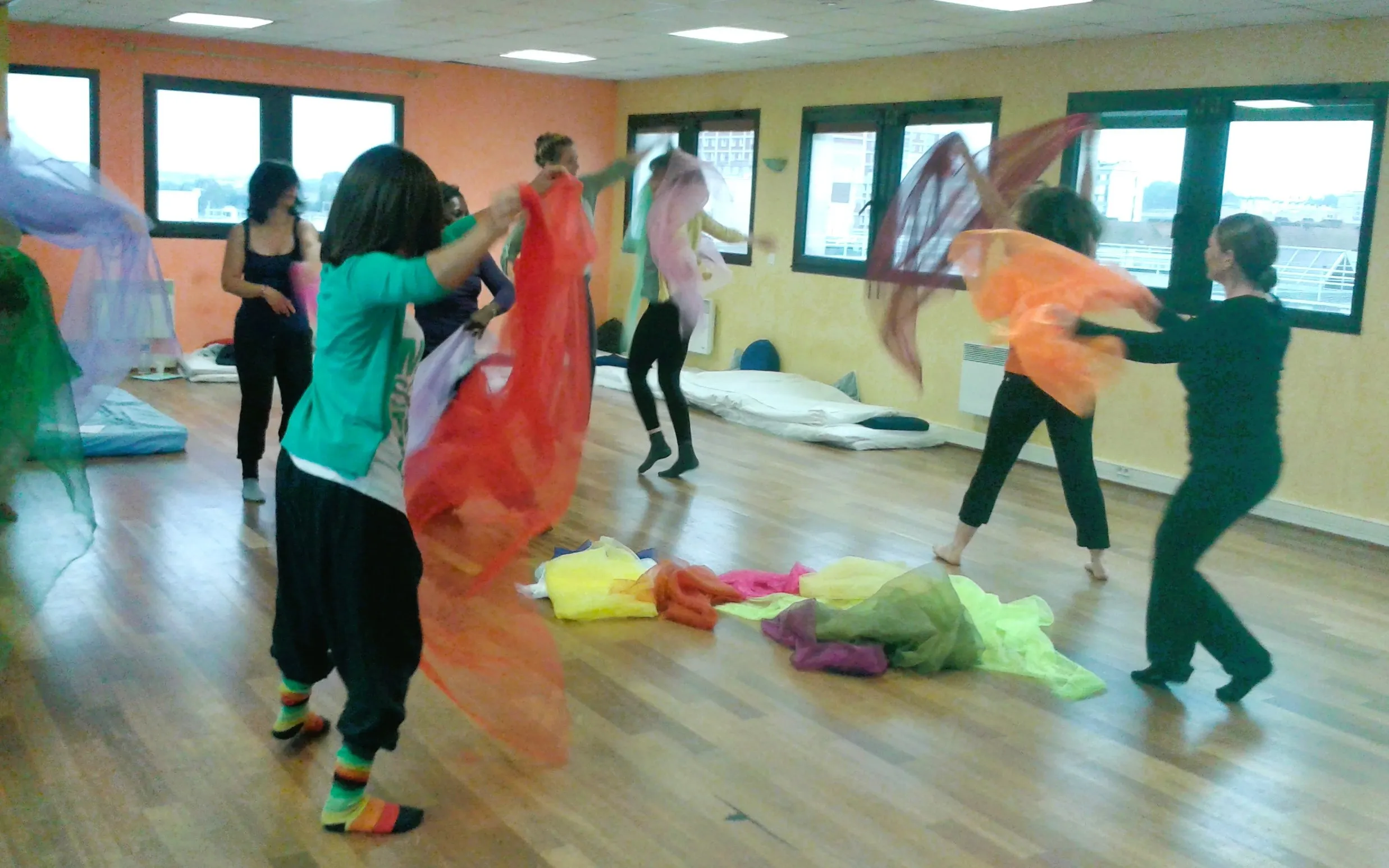 Personnes en séance de thérapie danse