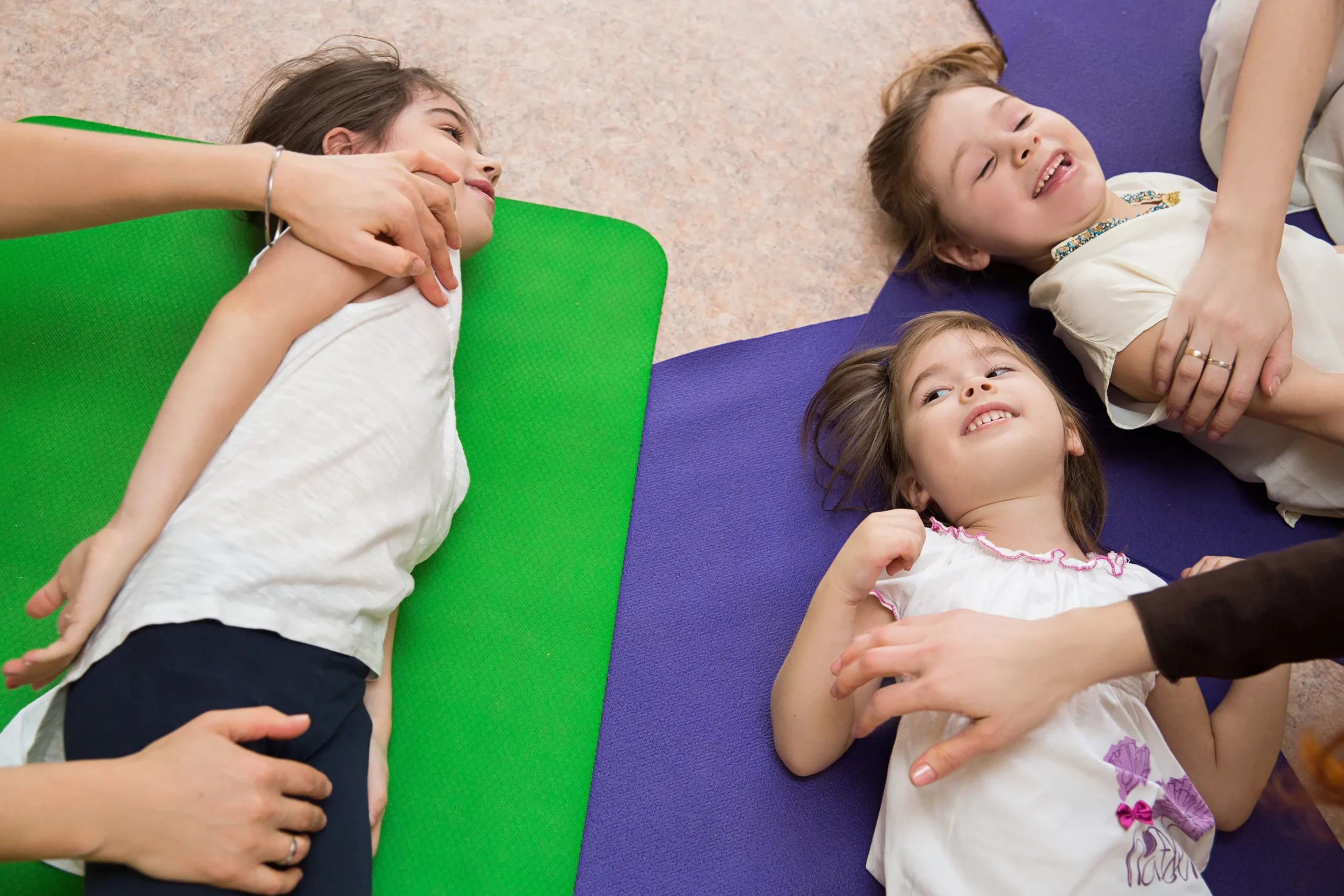 séance d'exercice d'éveil corporel chez les enfants